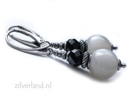 Handgemaakte Oorbellen met Grijze Maansteen en Spinel