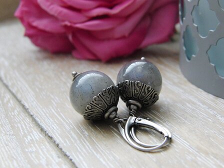 Handgemaakte Oorbellen met Edelstenen &quot;Labradoriet in Bali&quot;