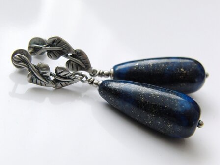Zilveren Bali Oorstekers met Lapis Lazuli Druppels
