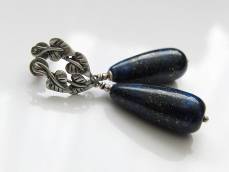 Zilveren Bali Oorstekers met Lapis Lazuli Druppels
