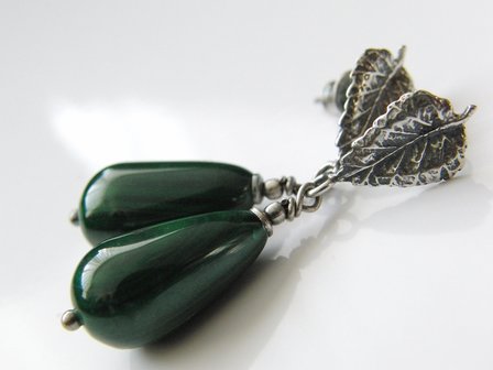 Zilveren Bali Oorstekers met Malachiet Druppels