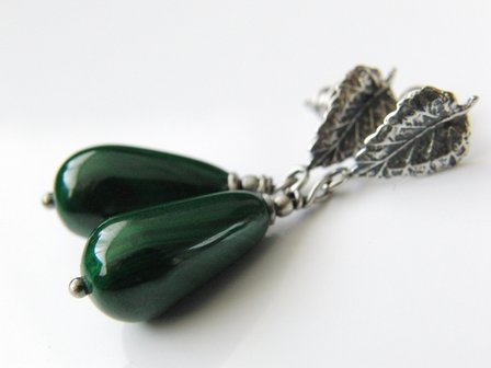 Zilveren Bali Oorstekers met Malachiet Druppels