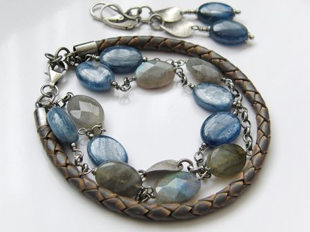 Sieraden Set; Oorbellen en Armband &quot;Kyaniet en Labradoriet in Leder&quot;