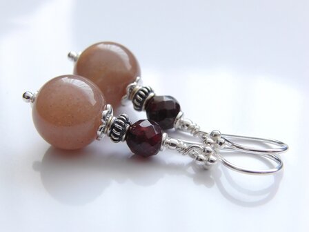 Edelstenen Oorbellen met Maansteen en Granaat