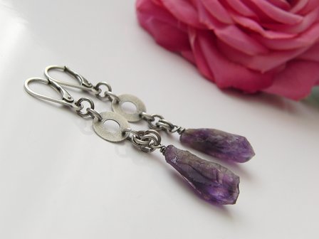 Zilveren Oorbellen met Ruwe Amethist