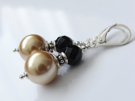 Edelstenen Oorbellen met Schelpparels en Onyx