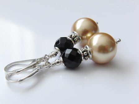Edelstenen Oorbellen met Schelpparels en Onyx