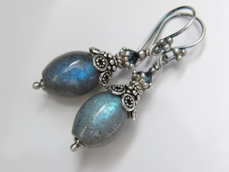 Zilveren Oorbellen met Halfedelstenen &quot;Labradoriet in Bali&quot;