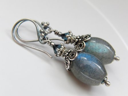 Zilveren Oorbellen met Halfedelstenen &quot;Labradoriet in Bali&quot;