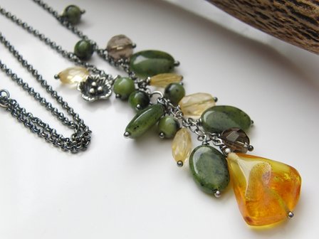 Edelstenen Ketting met Barnsteen en Nefriet