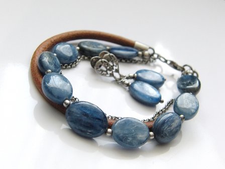 Edelstenen Armband &quot;Kyaniet in Leder&quot;