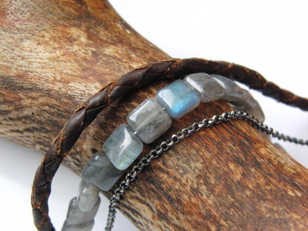 Armband met Labradoriet Edelstenen en Leren Koord