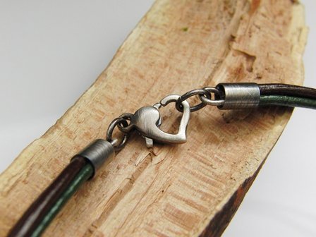 Handgemaakte Lederen Ketting met Barnsteen &quot;Two Hearts&quot;