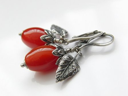 Handgemaakte Zilveren Oorbellen met Carneool