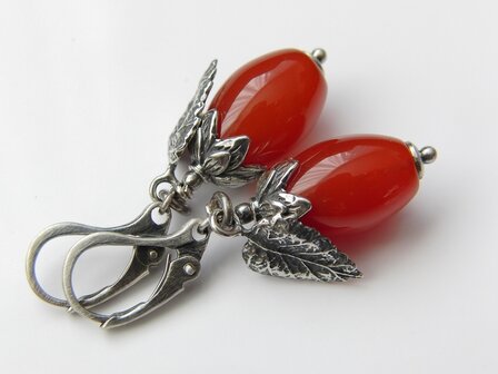 Handgemaakte Zilveren Oorbellen met Carneool