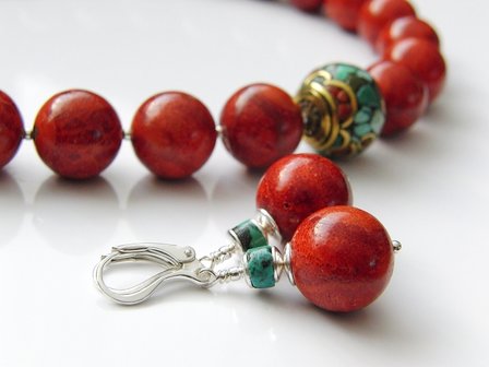 Set- Ketting en Oorbellen met Sponskoraal en Tibetaanse Kraal
