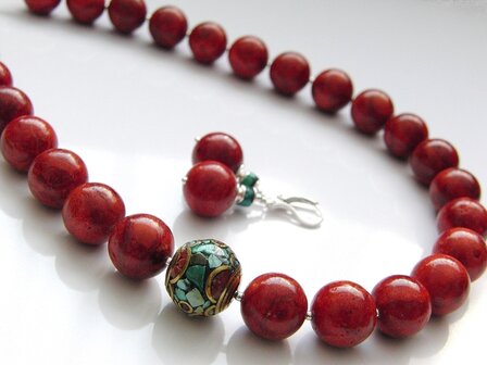 Set- Ketting en Oorbellen met Sponskoraal en Tibetaanse Kraal
