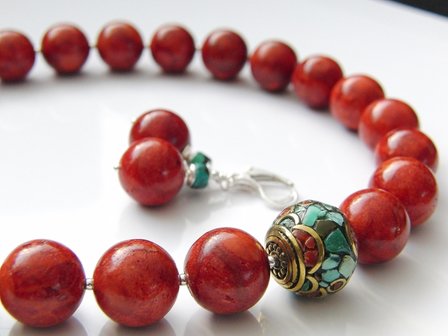 Set- Ketting en Oorbellen met Sponskoraal en Tibetaanse Kraal