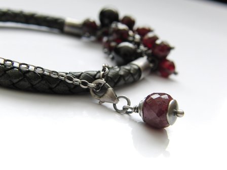Edelstenen Armband met Granaat en Leer