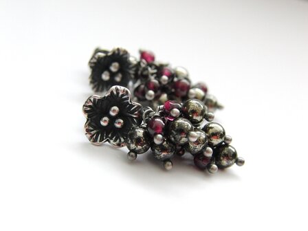 Sterling Zilveren Bali Oorstekers met Pyriet en Granaat