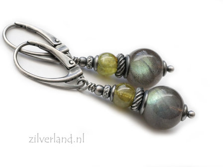 Handgemaakte Oorbellen met Labradoriet en Grossulaar Granaat