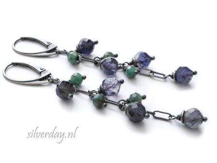 Handgemaakte Oorbellen met Ioliet en Smaragd