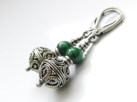 Zilveren Oorbellen met Bali Kralen en Malachiet