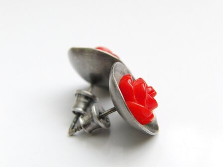 Handgemaakte Oorstekers met Koraalroosjes