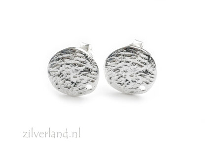 zilveren oorstekers met textuur