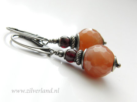 Handgemaakte Zilveren Oorbellen met Zonnesteen en Granaat