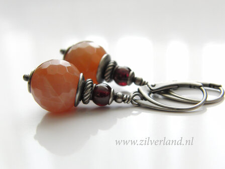 Handgemaakte Zilveren Oorbellen met Zonnesteen en Granaat