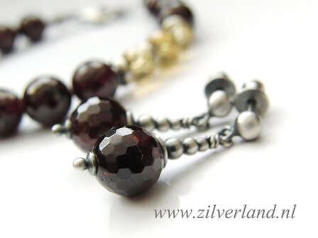 Zilveren Oorstekers met Granaat