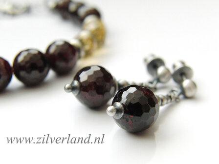 Zilveren Oorstekers met Granaat