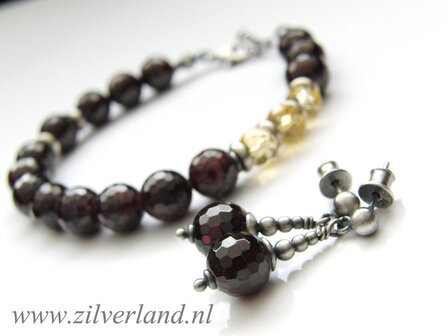 Zilveren Oorstekers met Granaat