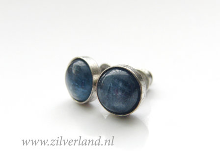 Handgemaakte Zilveren Oorstekers met Kyaniet