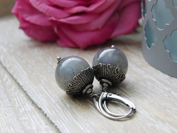 Handgemaakte Oorbellen met Edelstenen "Labradoriet in Bali"