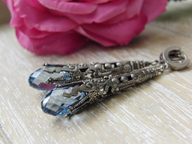 Zilveren Oorbellen met Swarovski Briolettes "Kantwerk Knuppels"