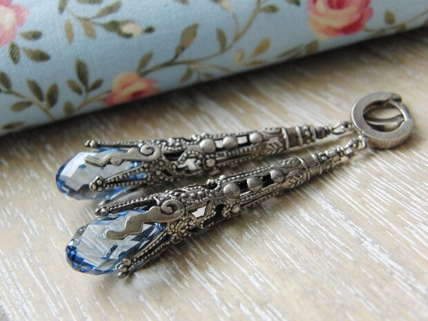 Zilveren Oorbellen met Swarovski Briolettes "Kantwerk Knuppels"