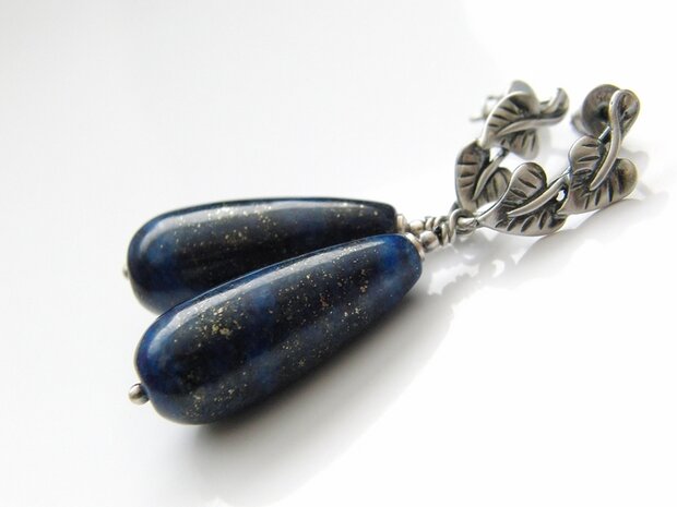 Zilveren Bali Oorstekers met Lapis Lazuli Druppels
