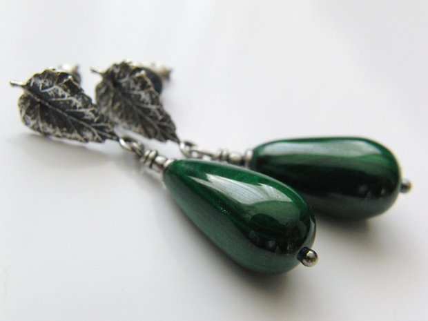 Zilveren Bali Oorstekers met Malachiet Druppels