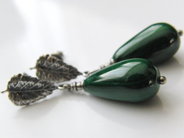 Zilveren Bali Oorstekers met Malachiet Druppels