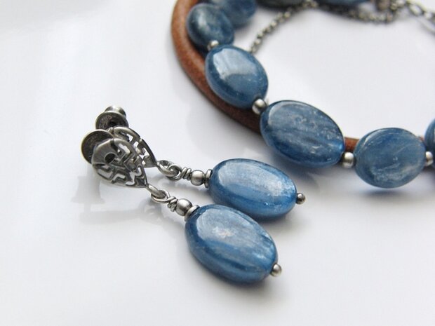 Zilveren Oorstekers met Kyaniet