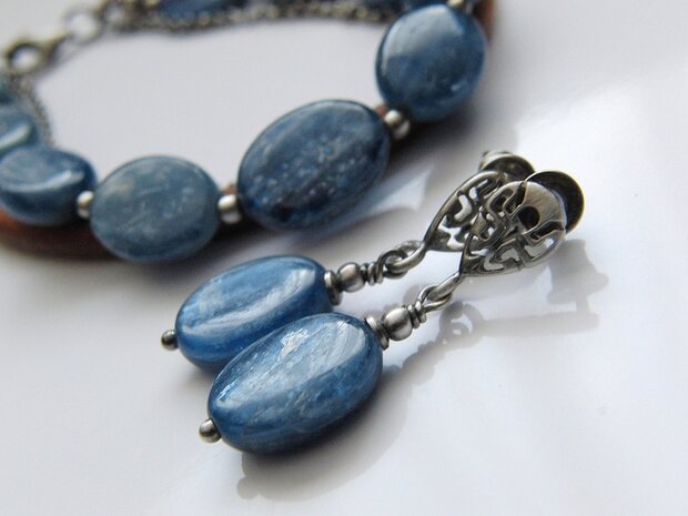 Zilveren Oorstekers met Kyaniet