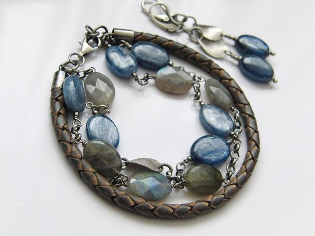 Sieraden Set; Oorbellen en Armband "Kyaniet en Labradoriet in Leder"