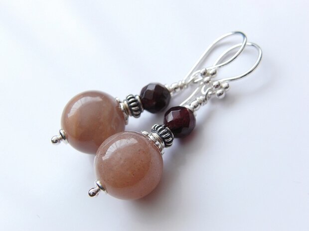 Edelstenen Oorbellen met Maansteen en Granaat