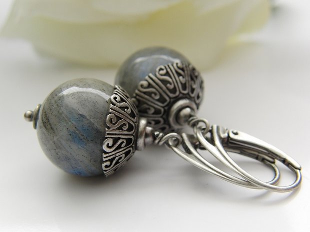 Zilveren Oorbellen met Edelstenen "Labradoriet in Bali"