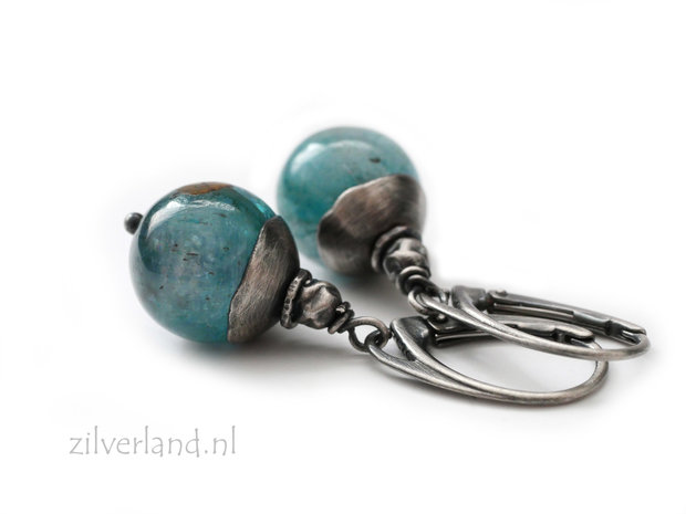 Handgemaakte Zilveren Oorbellen met Kyaniet