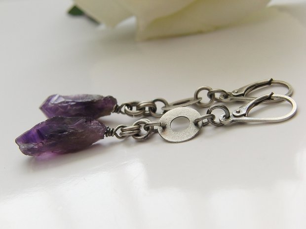 Zilveren Oorbellen met Ruwe Amethist