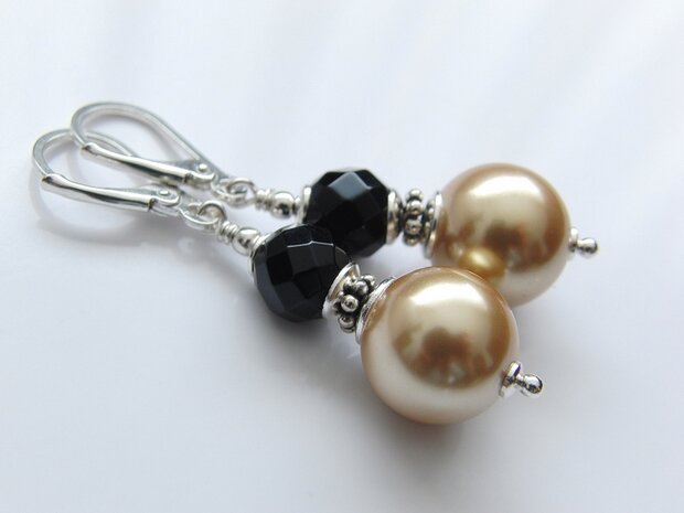 Edelstenen Oorbellen met Schelpparels en Onyx