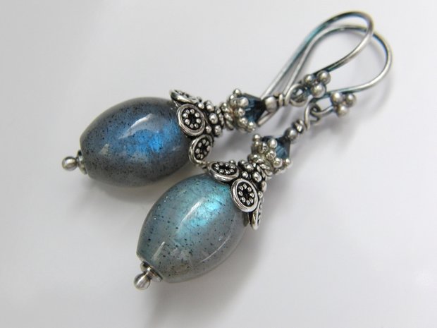 Zilveren Oorbellen met Halfedelstenen "Labradoriet in Bali"